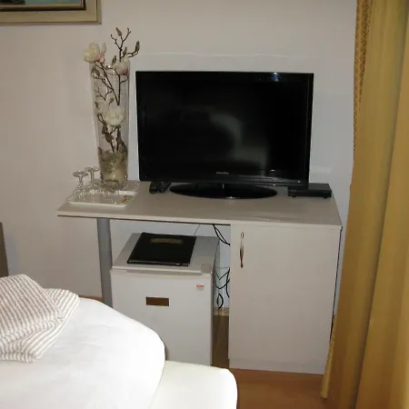 Iris 3* Moscenicka Draga