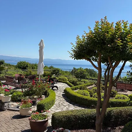 Iris לינה וארוחת בוקר