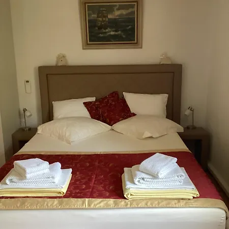 Iris فندق مبيت وإفطار