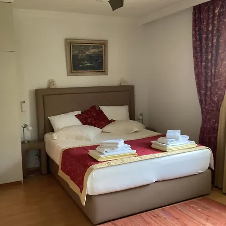 Iris לינה וארוחת בוקר 3*