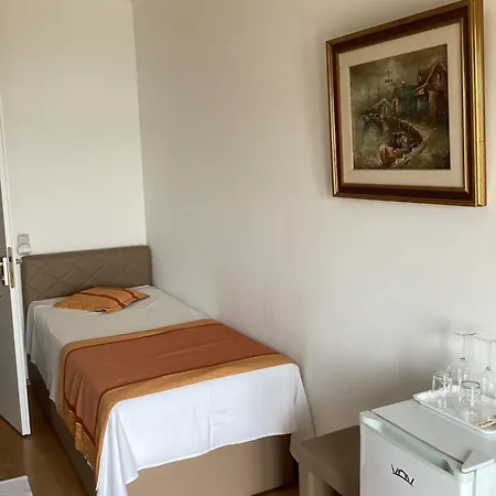 فندق مبيت وإفطار Iris 3*