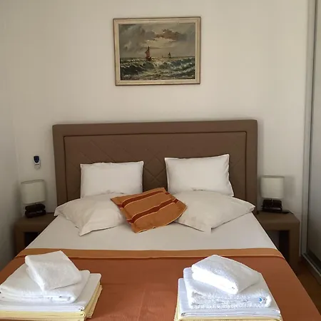 Iris לינה וארוחת בוקר