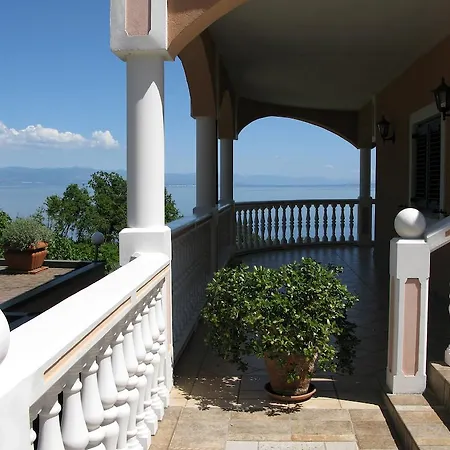 Iris לינה וארוחת בוקר