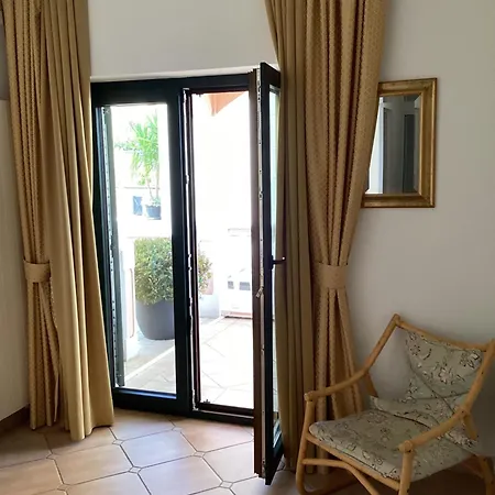 Iris Bed & Breakfast 3*