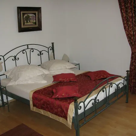 Iris Panzió 3*