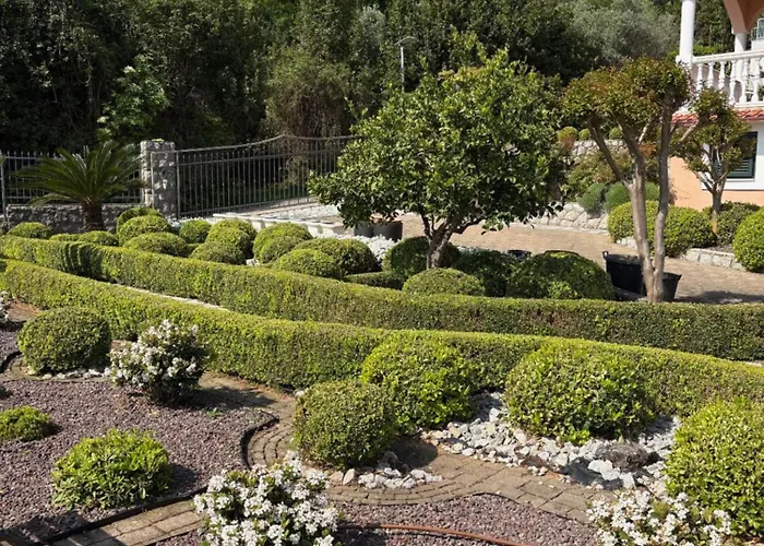 Iris Bed & Breakfast 3*