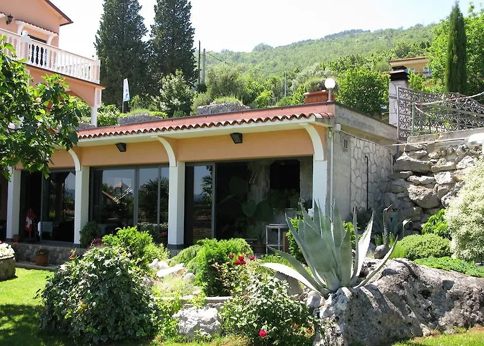 Iris Bed & Breakfast 3*