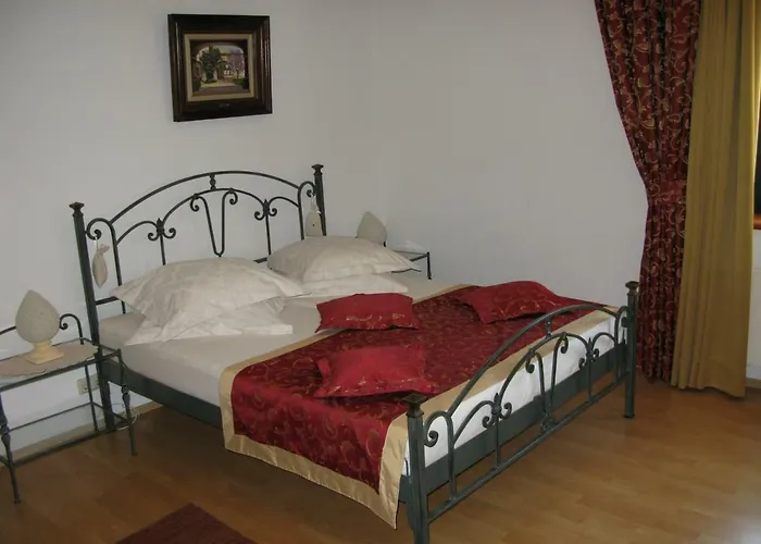 Iris Bed & Breakfast 3*